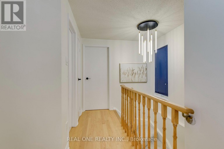 741 QUEENSBRIDGE DRIVE, Mississauga (Creditview), Ontario, L5C3T3