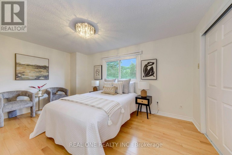 741 QUEENSBRIDGE DRIVE, Mississauga (Creditview), Ontario, L5C3T3