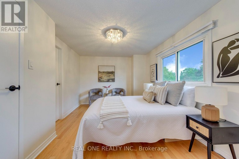 741 QUEENSBRIDGE DRIVE, Mississauga (Creditview), Ontario, L5C3T3