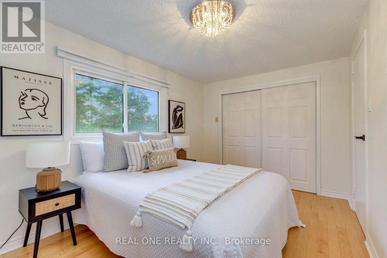 741 QUEENSBRIDGE DRIVE, Mississauga (Creditview), Ontario, L5C3T3