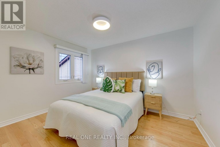 741 QUEENSBRIDGE DRIVE, Mississauga (Creditview), Ontario, L5C3T3