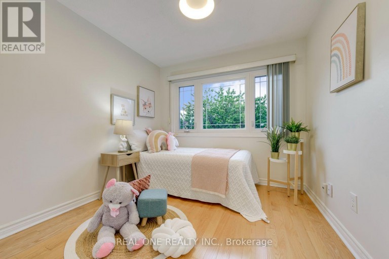 741 QUEENSBRIDGE DRIVE, Mississauga (Creditview), Ontario, L5C3T3