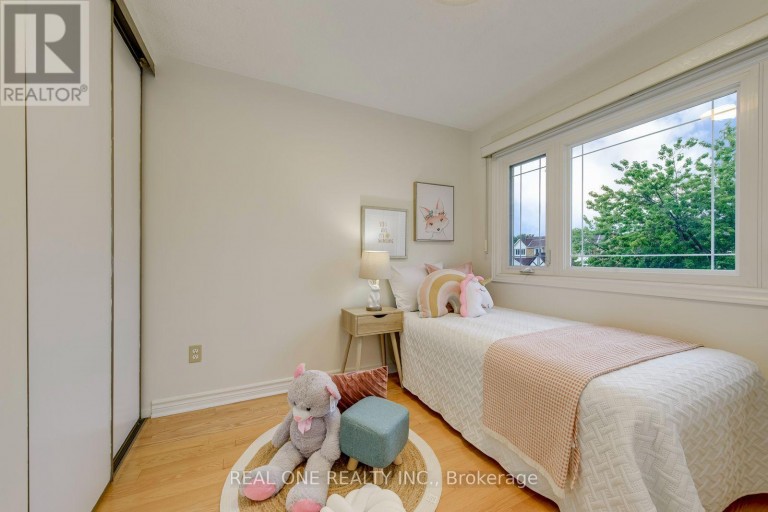 741 QUEENSBRIDGE DRIVE, Mississauga (Creditview), Ontario, L5C3T3