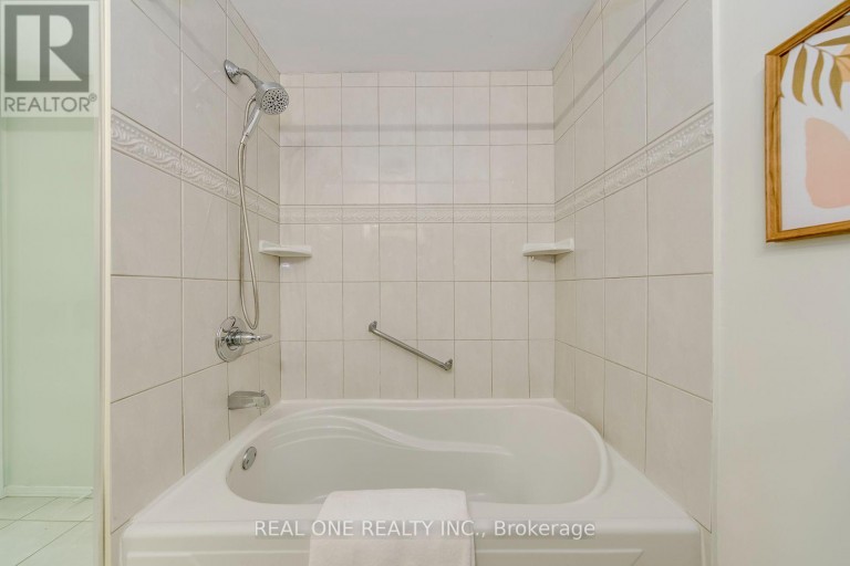 741 QUEENSBRIDGE DRIVE, Mississauga (Creditview), Ontario, L5C3T3