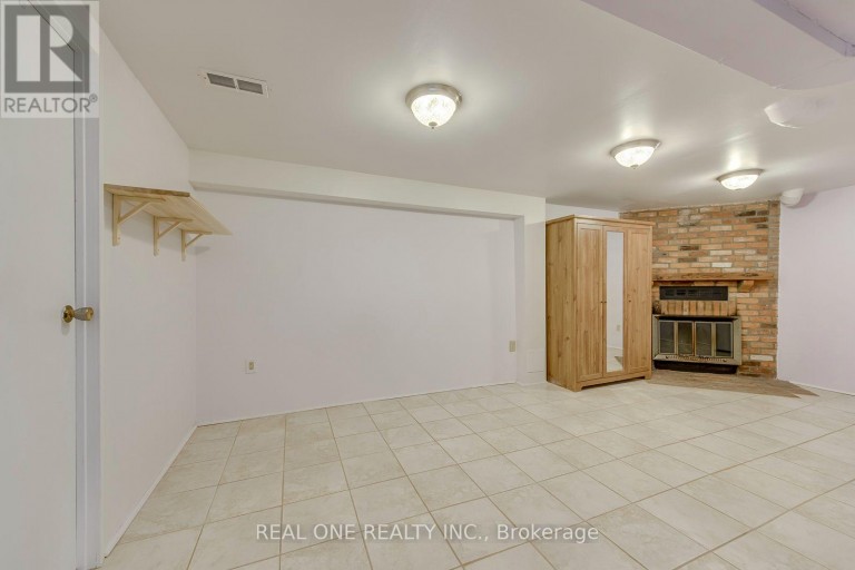 741 QUEENSBRIDGE DRIVE, Mississauga (Creditview), Ontario, L5C3T3