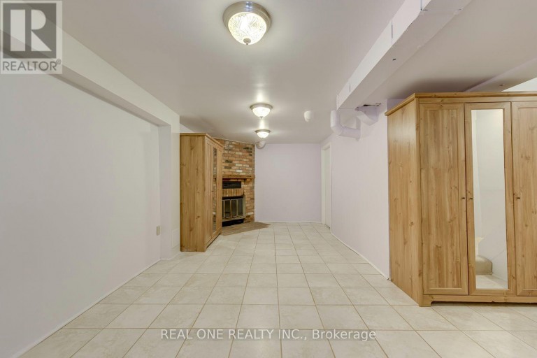 741 QUEENSBRIDGE DRIVE, Mississauga (Creditview), Ontario, L5C3T3