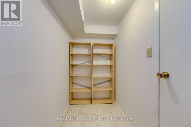 741 QUEENSBRIDGE DRIVE, Mississauga (Creditview), Ontario, L5C3T3