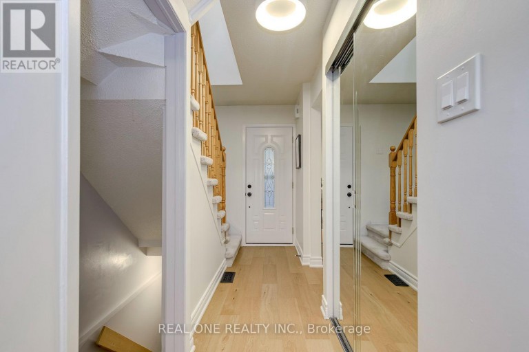 741 QUEENSBRIDGE DRIVE, Mississauga (Creditview), Ontario, L5C3T3