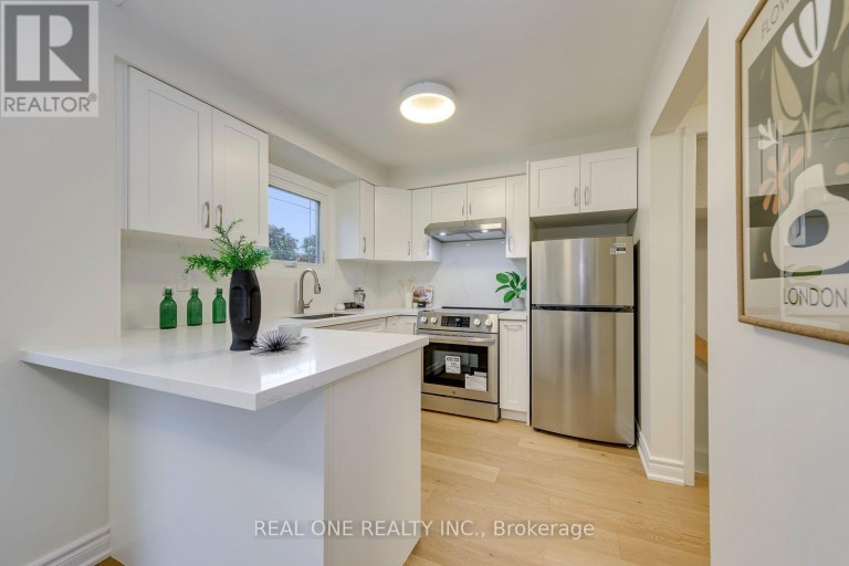 741 QUEENSBRIDGE DRIVE, Mississauga (Creditview), Ontario, L5C3T3