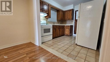 2ND FLOOR - 568 ROGERS AVENUE Toronto (Keelesdale-Eglinton West) Ontario photo 11