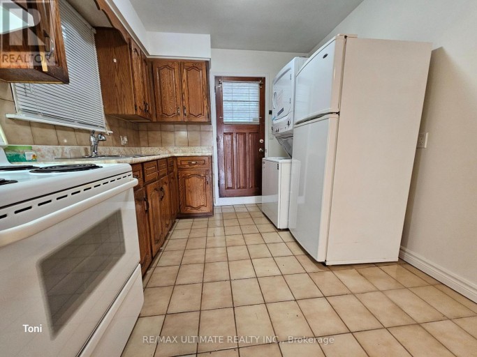 2ND FLOOR - 568 ROGERS AVENUE, Toronto (Keelesdale-Eglinton West), Ontario, M6M1B6