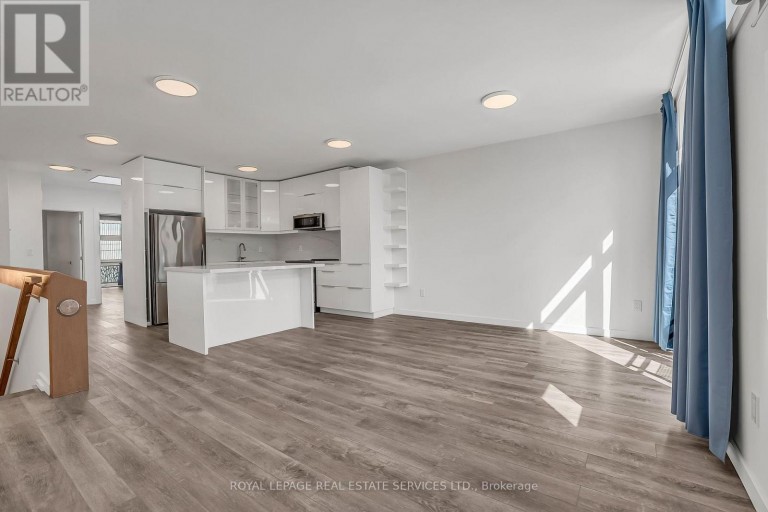 C - 439 WINONA DRIVE, Toronto (Oakwood Village), Ontario, M6C3T4