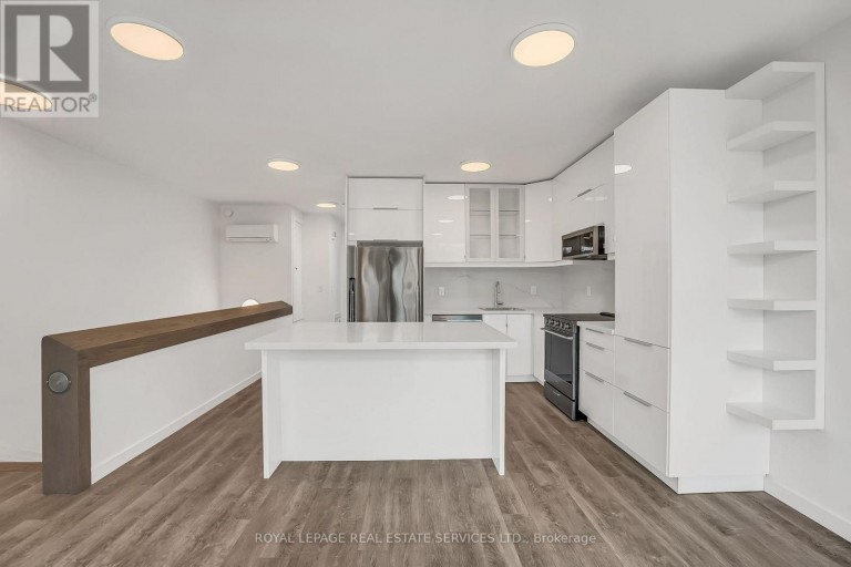 C - 439 WINONA DRIVE, Toronto (Oakwood Village), Ontario, M6C3T4