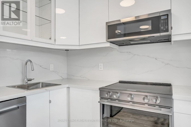 C - 439 WINONA DRIVE, Toronto (Oakwood Village), Ontario, M6C3T4