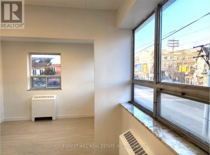 250 - 226 BATHURST STREET, Toronto (Trinity-Bellwoods), Ontario, M5T2R9
