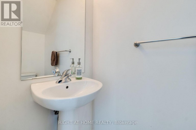 2702 - 223 WEBB DRIVE, Mississauga (City Centre), Ontario, L5B0E8