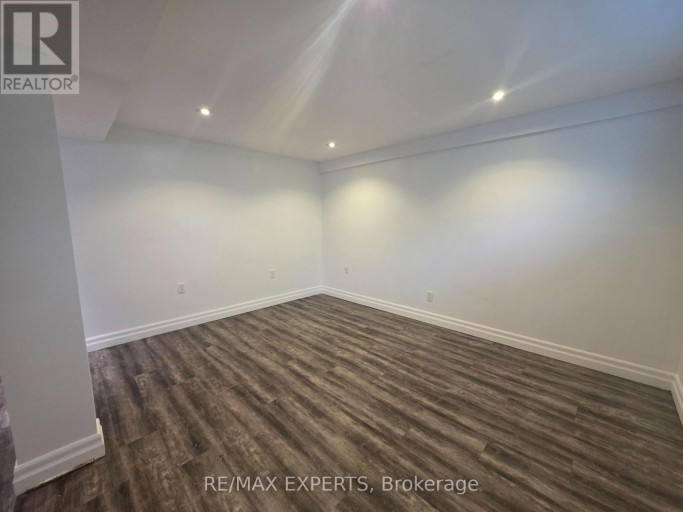 LOWER - 39 TWENTY FIFTH STREET, Toronto (Long Branch), Ontario, M8V3P8