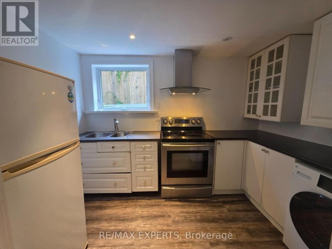 LOWER - 39 TWENTY FIFTH STREET, Toronto (Long Branch), Ontario, M8V3P8