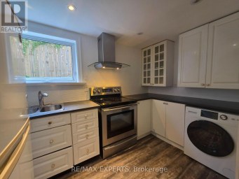 LOWER - 39 TWENTY FIFTH STREET Toronto (Long Branch) Ontario photo 5