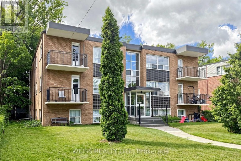 4 - 17 FRASERWOOD AVENUE, Toronto (Englemount-Lawrence), Ontario, M6B2N3