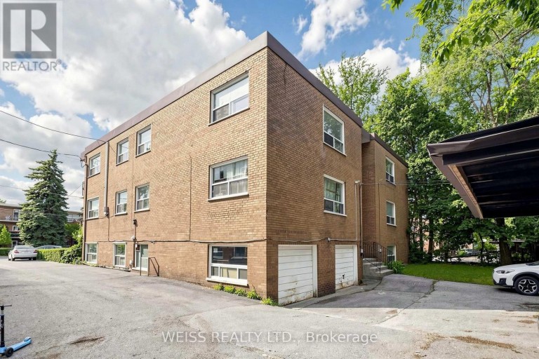 4 - 17 FRASERWOOD AVENUE, Toronto (Englemount-Lawrence), Ontario, M6B2N3