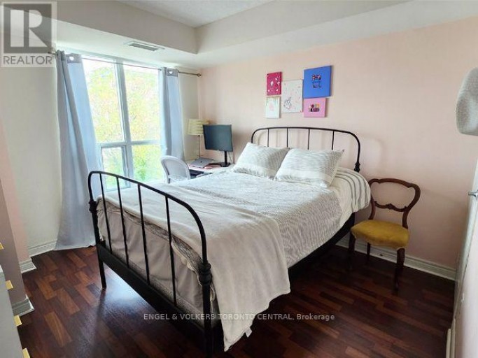 330 - 60 FAIRFAX CRESCENT, Toronto (Clairlea-Birchmount), Ontario, M1L0E1