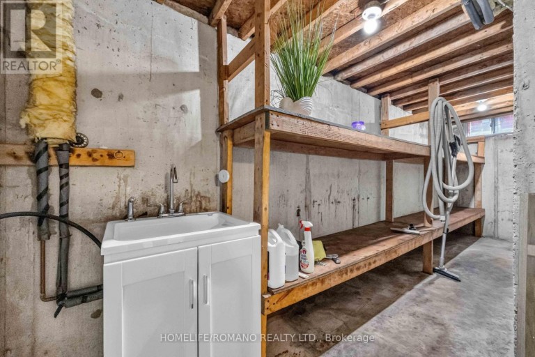 BSMT - 61 GAS LIGHT CRESCENT, Vaughan (East Woodbridge), Ontario, L4L8E8