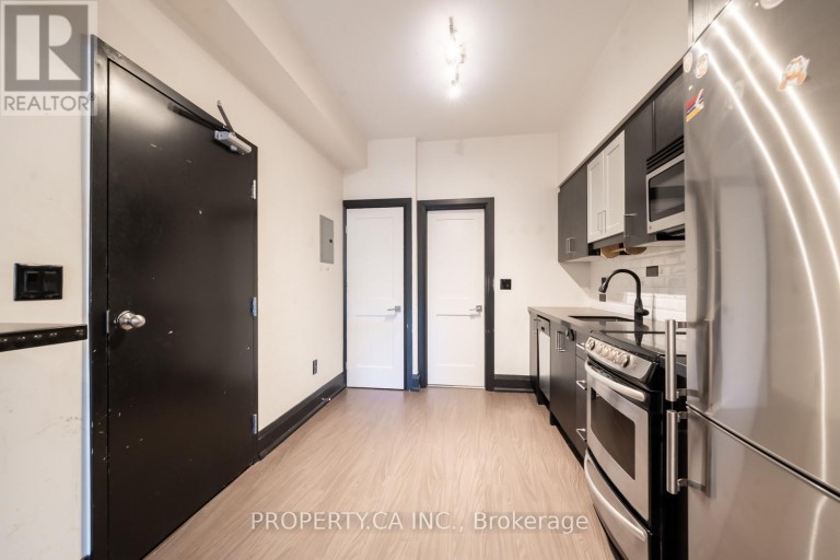 3 - 960 QUEEN STREET W, Toronto (Trinity-Bellwoods), Ontario, M6J1G8