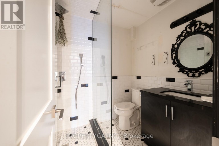 3 - 960 QUEEN STREET W, Toronto (Trinity-Bellwoods), Ontario, M6J1G8