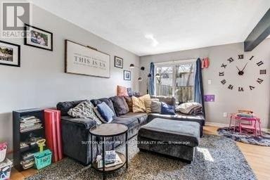 17 - 711 OSGOODE DRIVE London South (South Y) Ontario photo 4