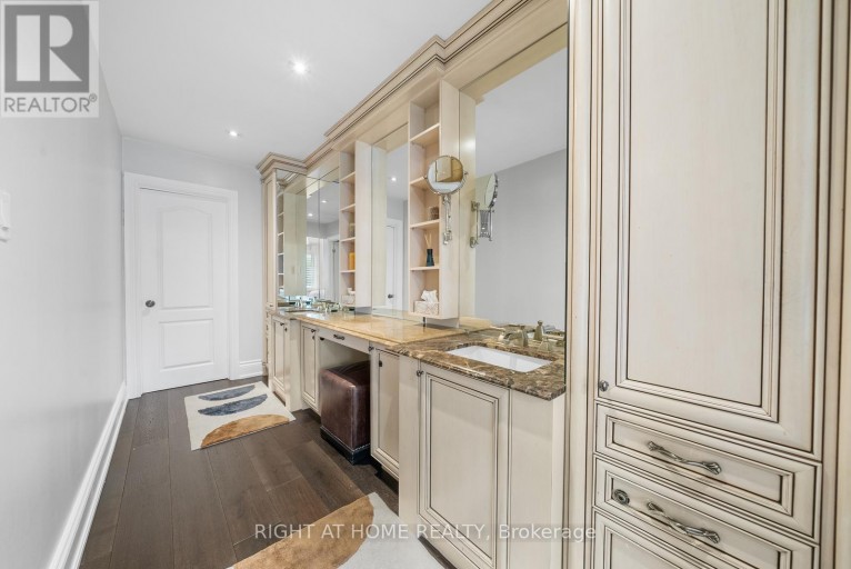 40 HEATHVIEW AVENUE, Toronto (Bayview Village), Ontario, M2K2C1