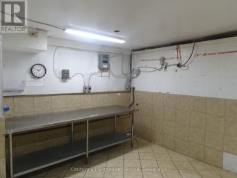 MAIN FLOOR - 1376 QUEEN STREET Toronto (South Parkdale) Ontario photo 10