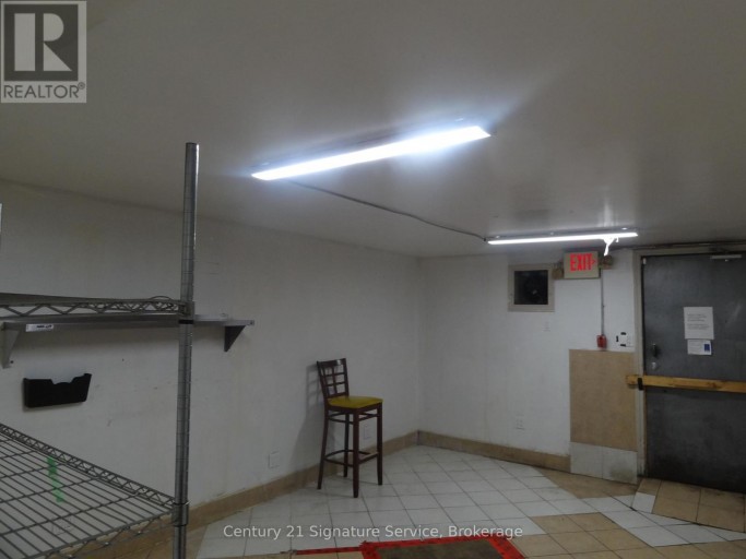 MAIN FLOOR - 1376 QUEEN STREET, Toronto (South Parkdale), Ontario, M6K1L7