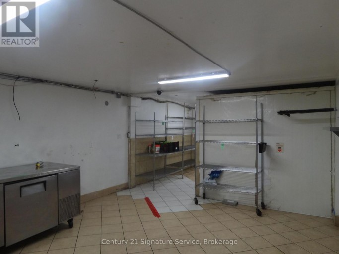 MAIN FLOOR - 1376 QUEEN STREET, Toronto (South Parkdale), Ontario, M6K1L7