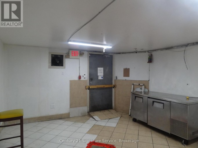 MAIN FLOOR - 1376 QUEEN STREET, Toronto (South Parkdale), Ontario, M6K1L7