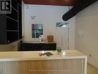 MAIN FLOOR - 1376 QUEEN STREET Toronto (South Parkdale) Ontario photo 2