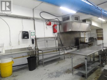MAIN FLOOR - 1376 QUEEN STREET Toronto (South Parkdale) Ontario photo 24