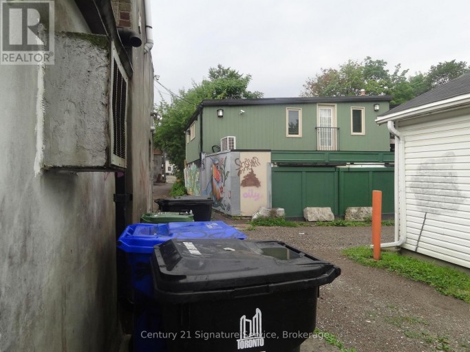 MAIN FLOOR - 1376 QUEEN STREET, Toronto (South Parkdale), Ontario, M6K1L7