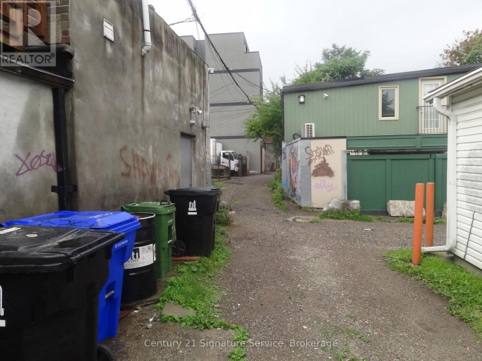 MAIN FLOOR - 1376 QUEEN STREET, Toronto (South Parkdale), Ontario, M6K1L7