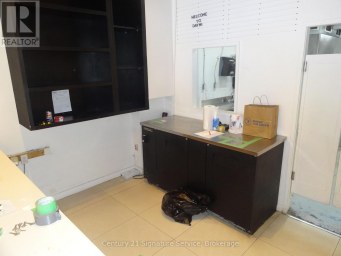 MAIN FLOOR - 1376 QUEEN STREET Toronto (South Parkdale) Ontario photo 3