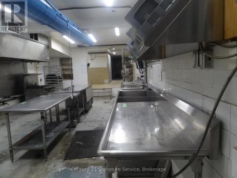 MAIN FLOOR - 1376 QUEEN STREET Toronto (South Parkdale) Ontario photo 6