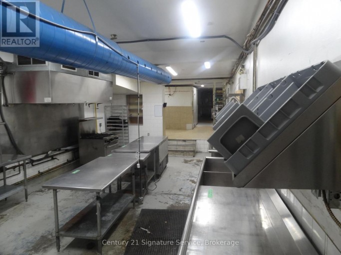 MAIN FLOOR - 1376 QUEEN STREET, Toronto (South Parkdale), Ontario, M6K1L7