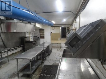 MAIN FLOOR - 1376 QUEEN STREET Toronto (South Parkdale) Ontario photo 7