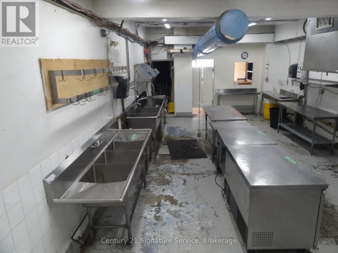 MAIN FLOOR - 1376 QUEEN STREET, Toronto (South Parkdale), Ontario, M6K1L7