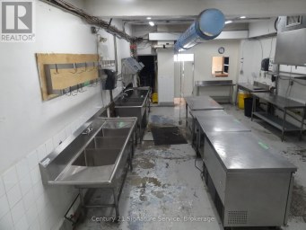 MAIN FLOOR - 1376 QUEEN STREET Toronto (South Parkdale) Ontario photo 8