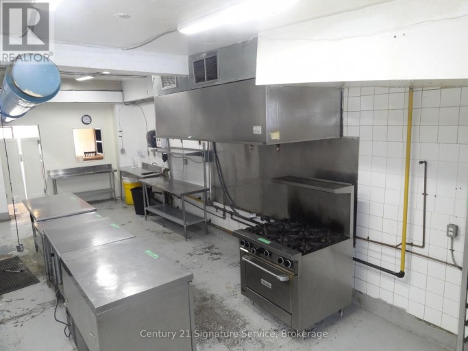 MAIN FLOOR - 1376 QUEEN STREET, Toronto (South Parkdale), Ontario, M6K1L7
