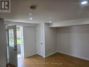 59 FRED YOUNG DRIVE Toronto (Downsview-Roding-CFB) Ontario photo 3