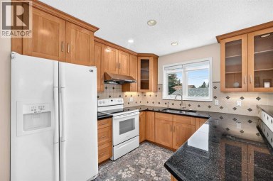 351 Cedarpark Drive SW Calgary Alberta photo 11