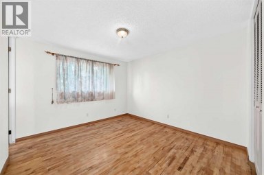 351 Cedarpark Drive SW Calgary Alberta photo 16