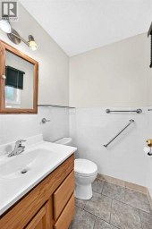 351 Cedarpark Drive SW Calgary Alberta photo 18